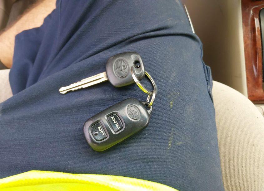 Photo 11 of 2005 Toyota Corolla LE (VIN 2T1BR32E45C325711)