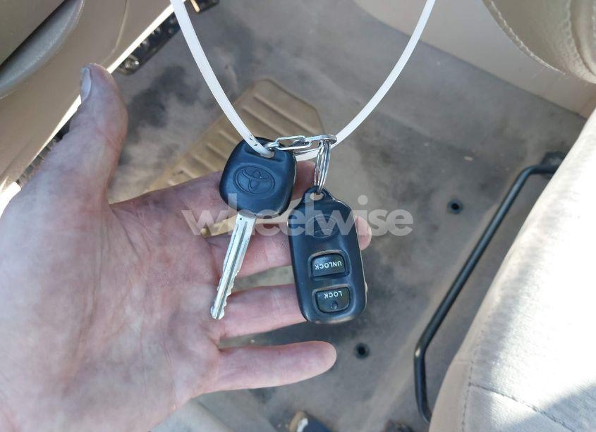 Photo 11 of 2005 Toyota Corolla LE (VIN 2T1BR32E45C401668)