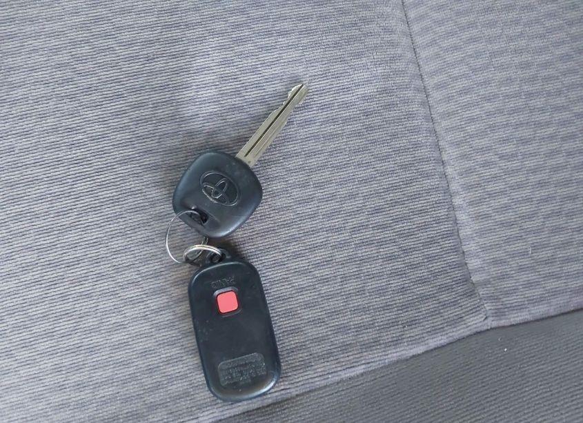 Photo 11 of 2005 Toyota Corolla LE (VIN 2T1BR32E45C503682)