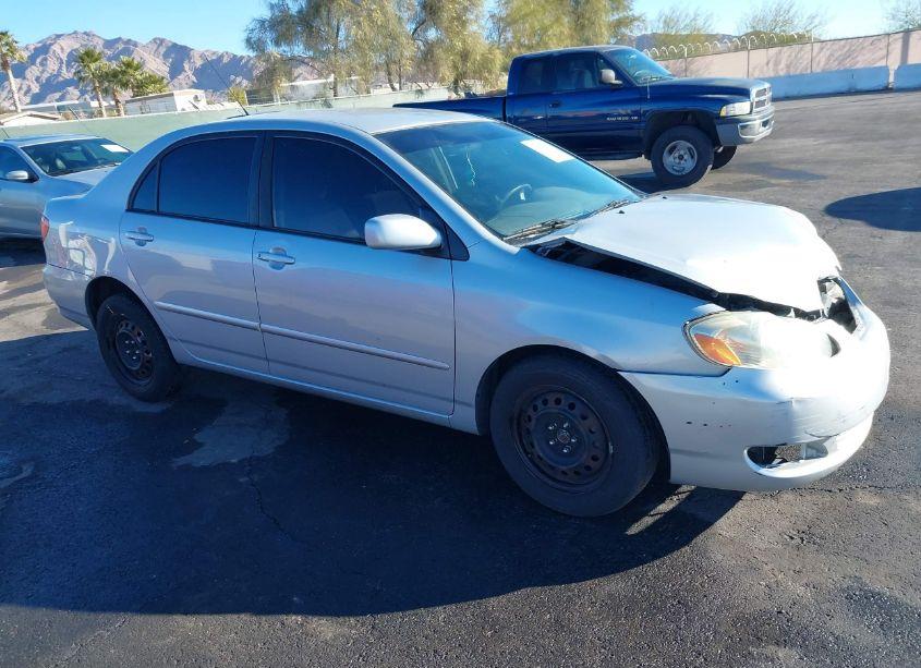2005 Toyota Corolla LE (VIN 2T1BR32E45C558360) main photo