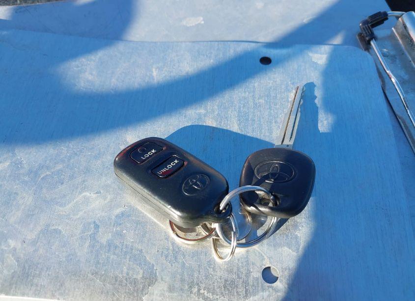 Photo 11 of 2005 Toyota Corolla LE (VIN 2T1BR32E45C558360)