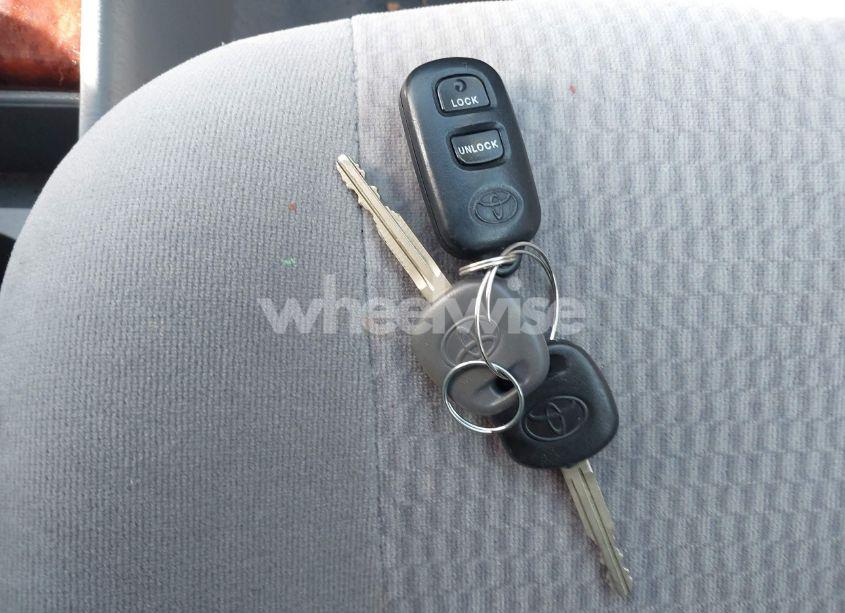 Photo 11 of 2005 Toyota Corolla LE (VIN 2T1BR32E55C474080)