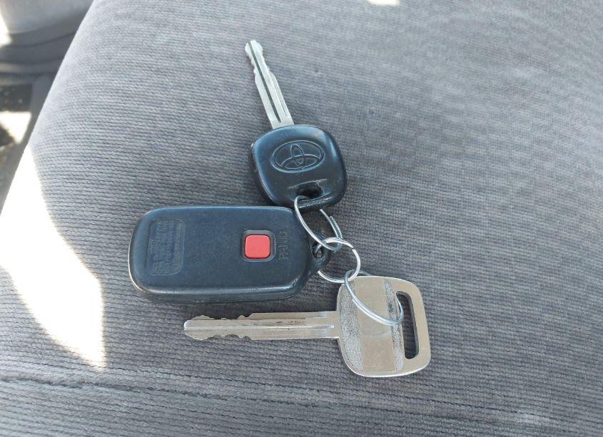 Photo 11 of 2005 Toyota Corolla LE (VIN 2T1BR32E85C395230)