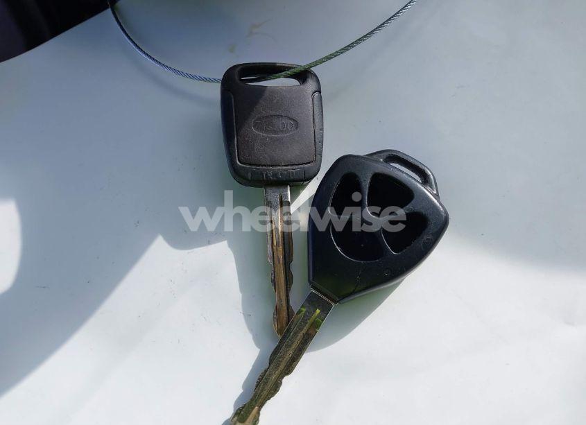 Photo 11 of 2005 Toyota Corolla LE (VIN 2T1BR32E85C502521)