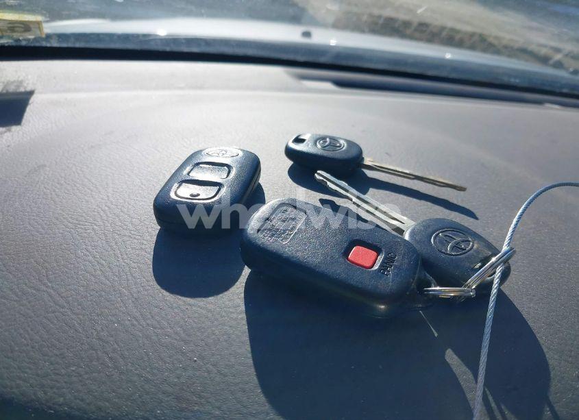 Photo 11 of 2005 Toyota Corolla LE (VIN 2T1BR32E95C476091)