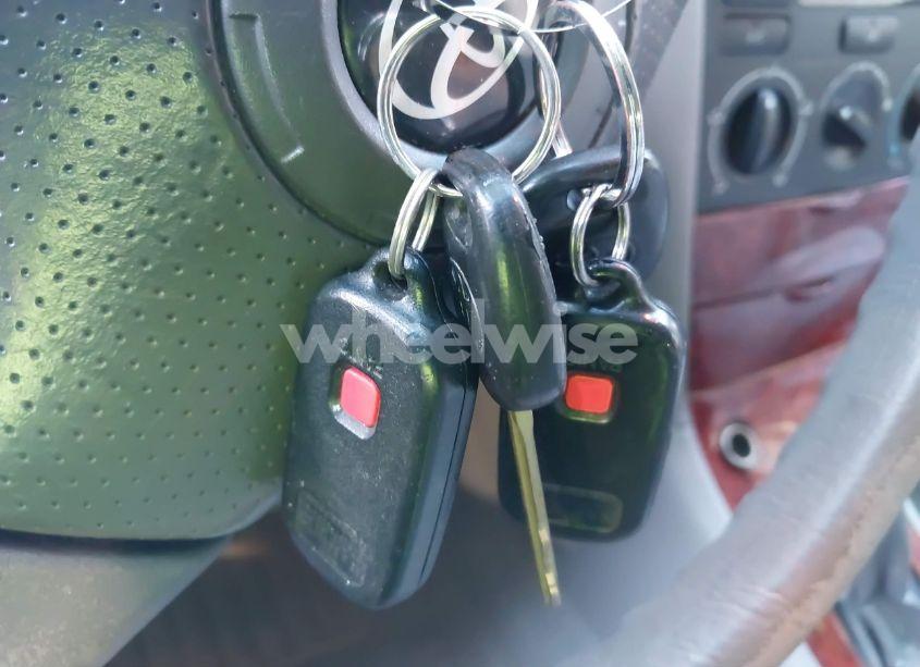 Photo 11 of 2005 Toyota Corolla LE (VIN 2T1BR32E95C483994)