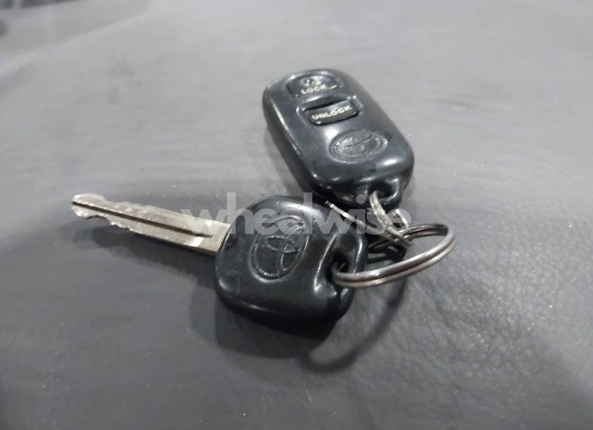 Photo 11 of 2005 Toyota Corolla LE (VIN 2T1BR32E95C501863)