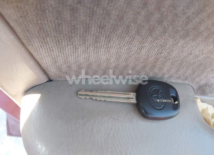 Photo 11 of 2005 Toyota Corolla LE (VIN 2T1BR32E95C552876)