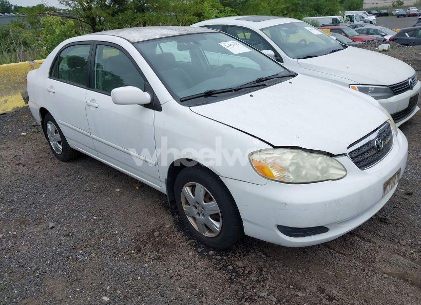 2005 Toyota Corolla LE (VIN 2T1BR32EX5C504772) main photo
