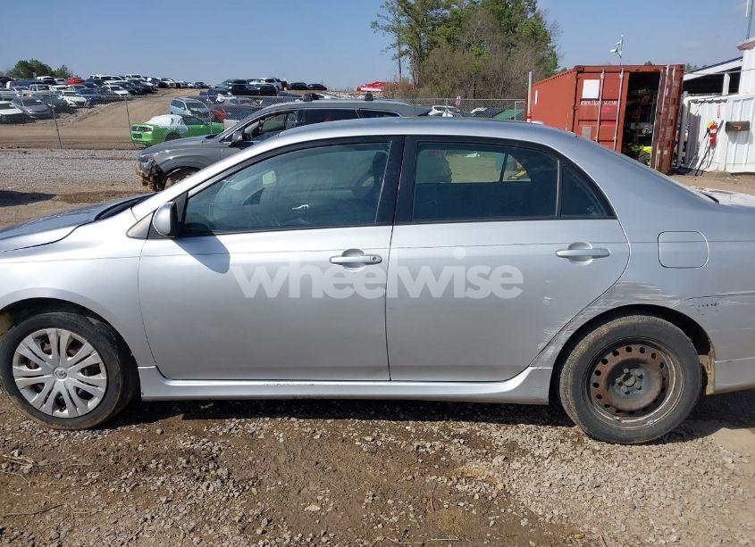 Photo 15 of 2009 Toyota Corolla S (VIN 2T1BU40E09C115829)