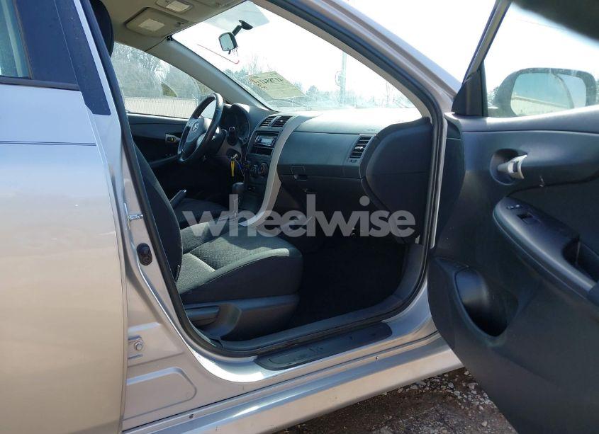 Photo 5 of 2009 Toyota Corolla S (VIN 2T1BU40E09C115829)