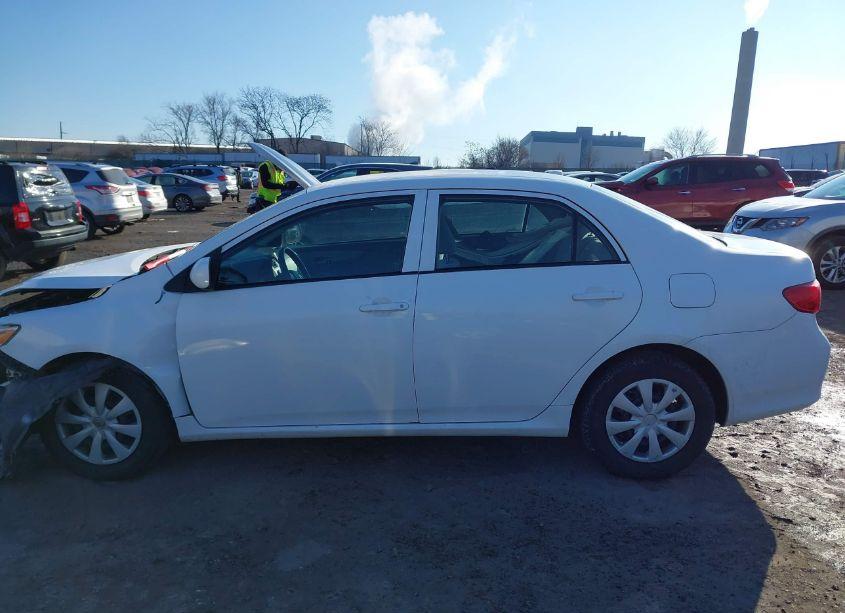 Photo 13 of 2009 Toyota Corolla LE (VIN 2T1BU40E19C106363)