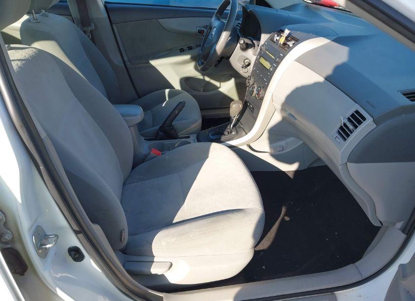 Photo 5 of 2009 Toyota Corolla LE (VIN 2T1BU40E19C106363)