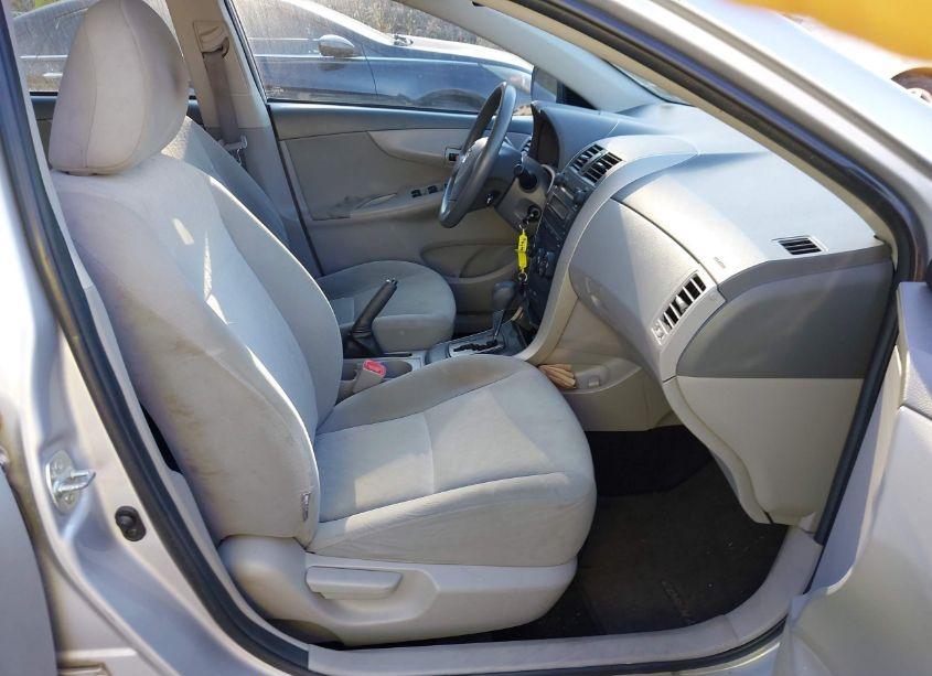 Photo 5 of 2009 Toyota Corolla LE (VIN 2T1BU40E19C135166)