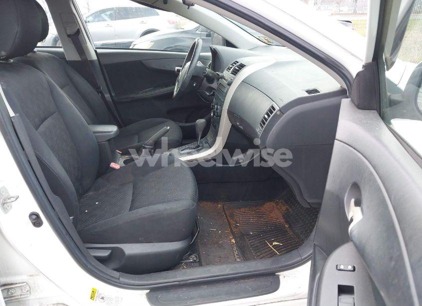 Photo 5 of 2009 Toyota Corolla S (VIN 2T1BU40E59C052257)