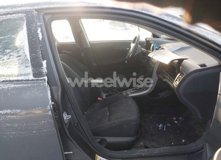 Photo 5 of 2009 Toyota Corolla S (VIN 2T1BU40E69C020188)