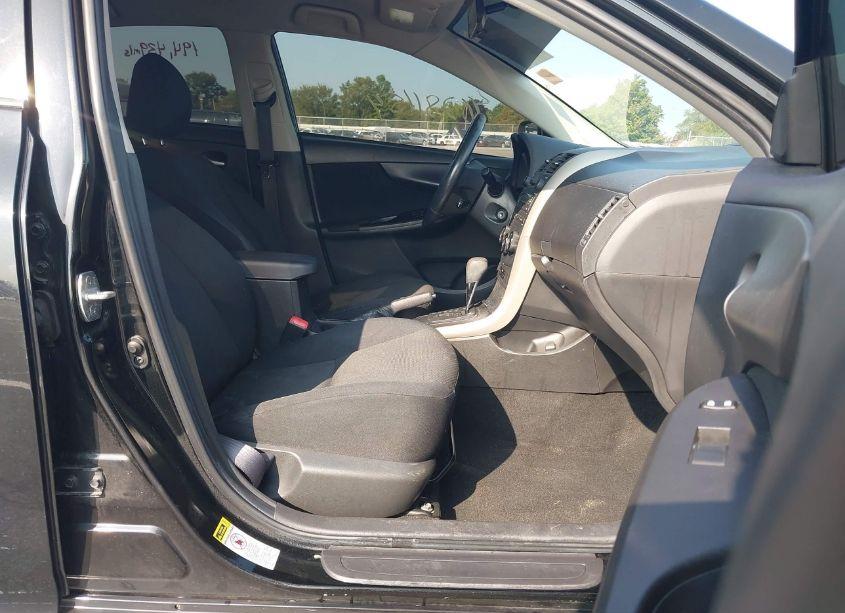 Photo 5 of 2009 Toyota Corolla S (VIN 2T1BU40E79C165904)