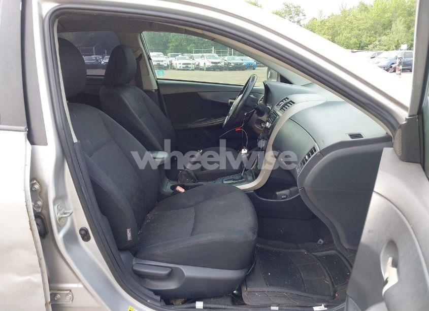 Photo 5 of 2009 Toyota Corolla S (VIN 2T1BU40E89C132586)