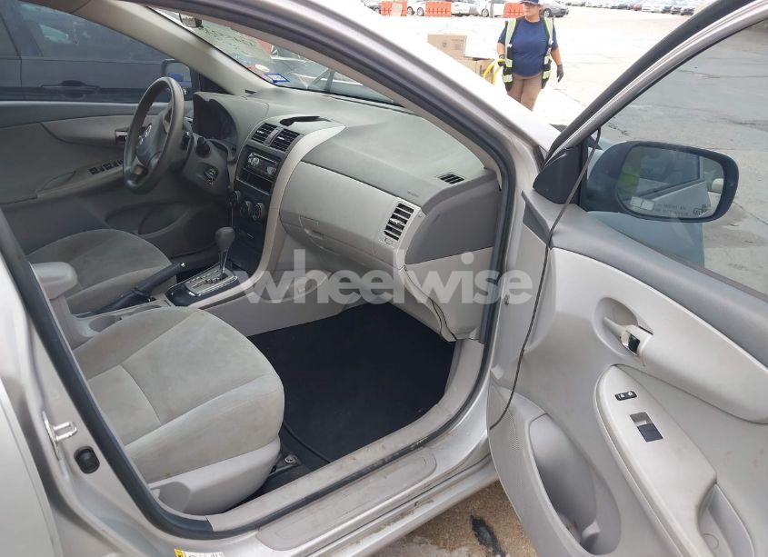 Photo 5 of 2010 Toyota Corolla LE (VIN 2T1BU4EE0AC358912)