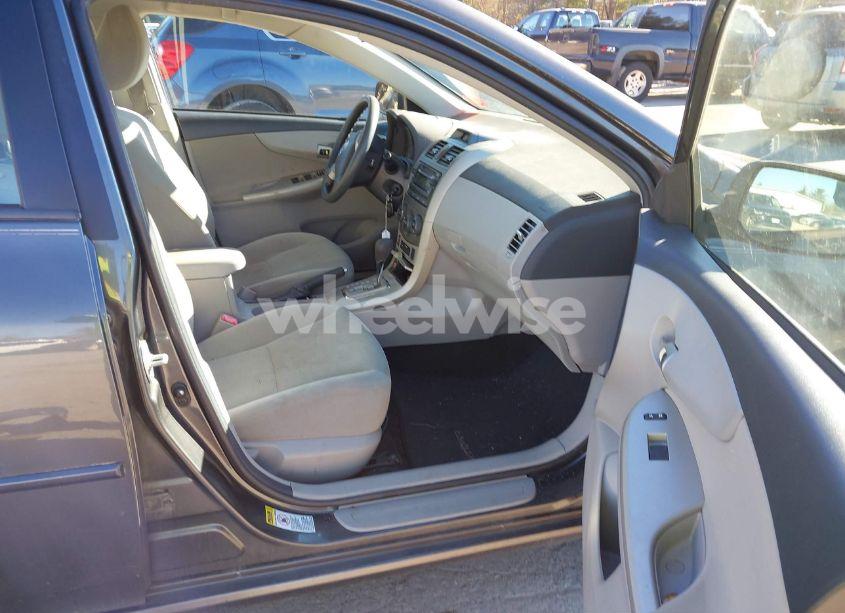 Photo 5 of 2012 Toyota Corolla LE (VIN 2T1BU4EE0CC886100)