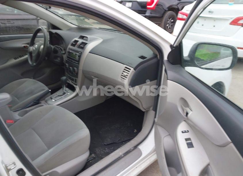 Photo 5 of 2012 Toyota Corolla LE (VIN 2T1BU4EE0CC914803)