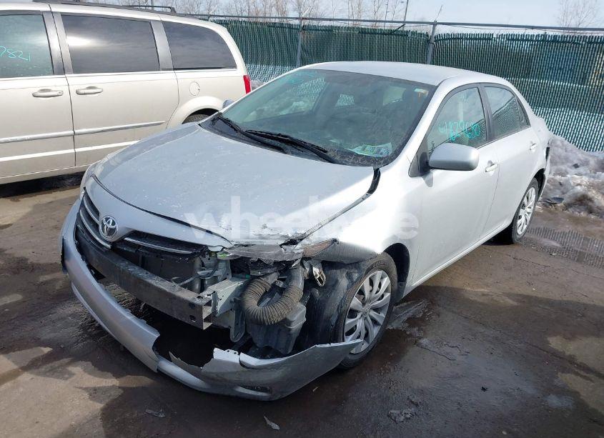 Photo 2 of 2013 Toyota Corolla LE (VIN 2T1BU4EE0DC012900)