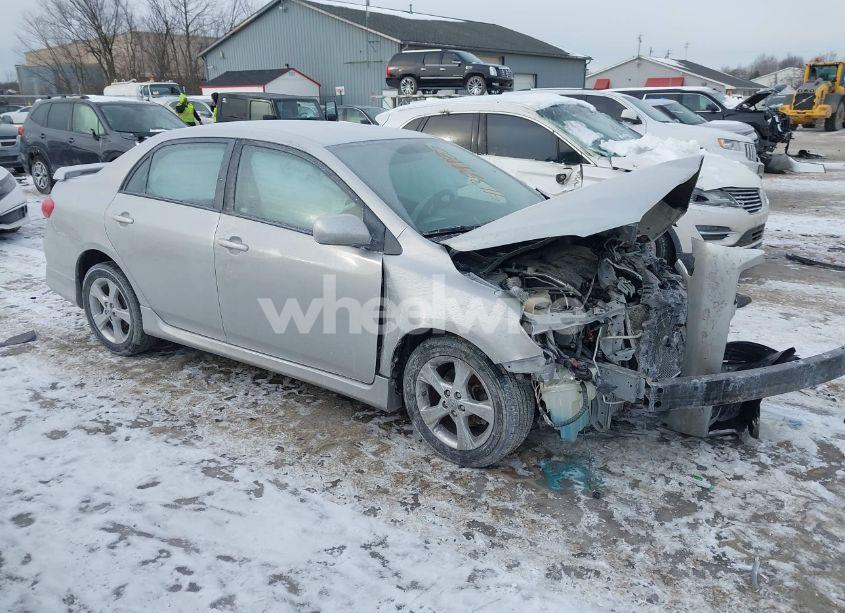 2013 Toyota Corolla S (VIN 2T1BU4EE0DC017238) main photo