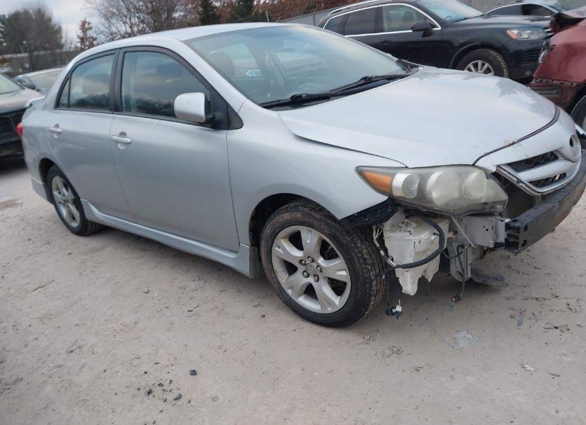 2013 Toyota Corolla S (VIN 2T1BU4EE0DC042950) main photo