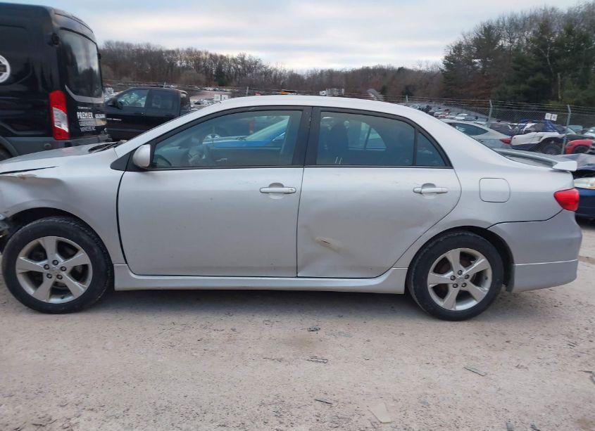 Photo 14 of 2013 Toyota Corolla S (VIN 2T1BU4EE0DC042950)