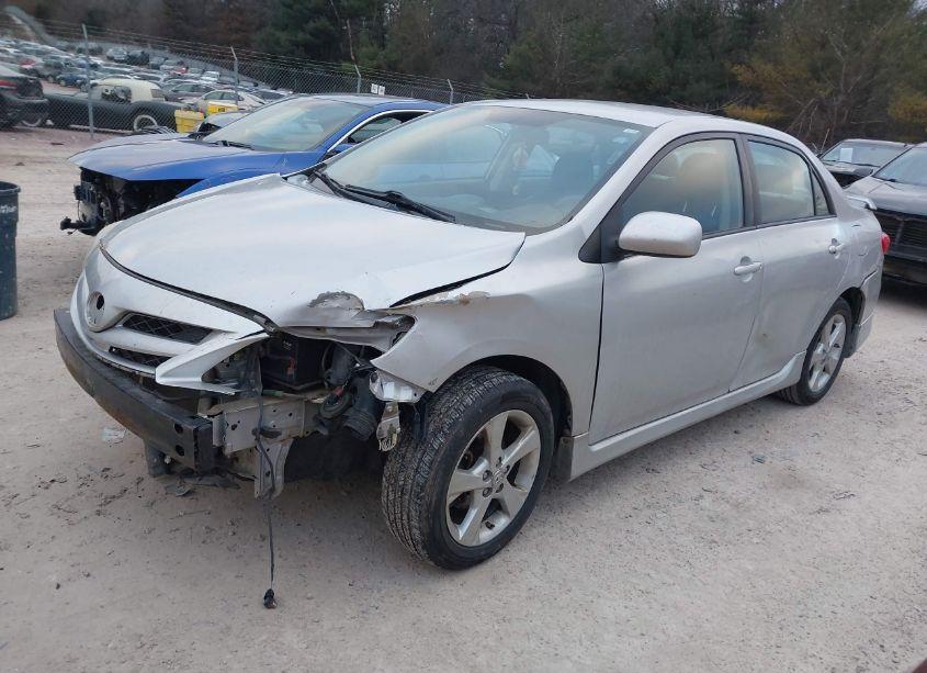 Photo 2 of 2013 Toyota Corolla S (VIN 2T1BU4EE0DC042950)