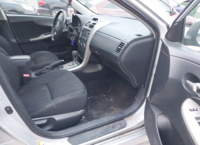 Photo 5 of 2013 Toyota Corolla S (VIN 2T1BU4EE0DC042950)