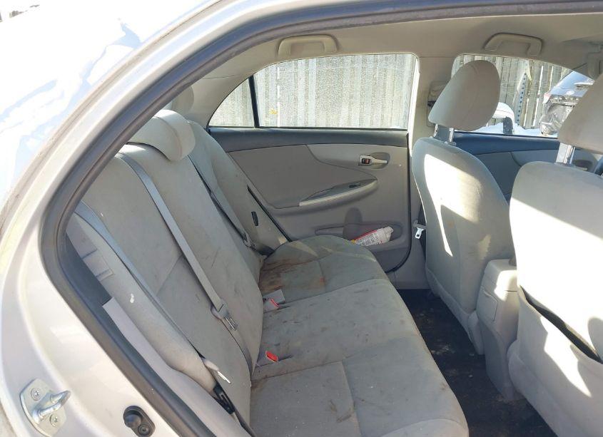 Photo 8 of 2013 Toyota Corolla LE (VIN 2T1BU4EE0DC058257)