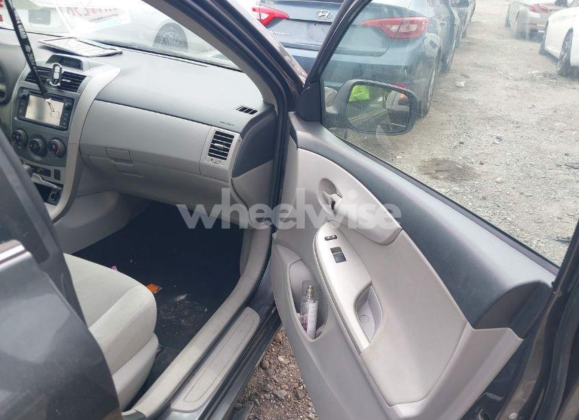 Photo 5 of 2013 Toyota Corolla LE (VIN 2T1BU4EE0DC069193)