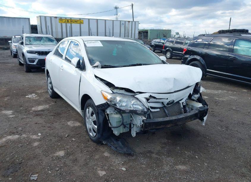 2013 Toyota Corolla L (VIN 2T1BU4EE0DC071512) main photo