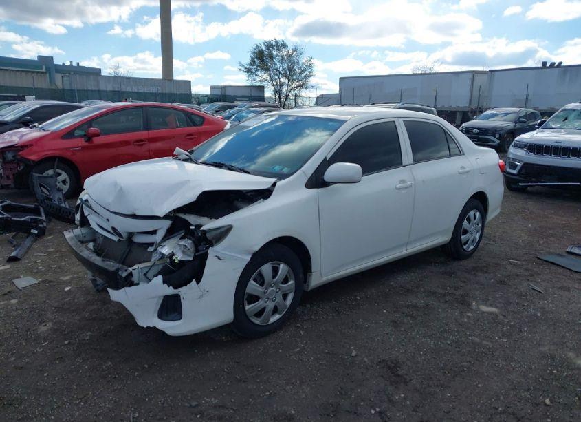 Photo 2 of 2013 Toyota Corolla L (VIN 2T1BU4EE0DC071512)