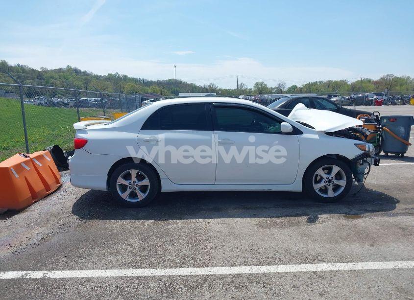 Photo 14 of 2013 Toyota Corolla S (VIN 2T1BU4EE0DC100233)