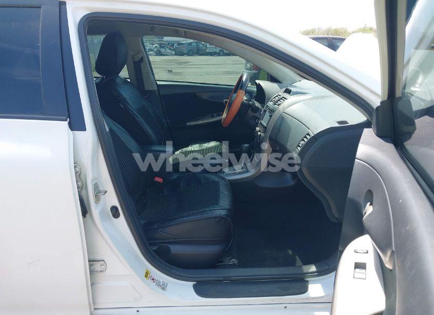 Photo 5 of 2013 Toyota Corolla S (VIN 2T1BU4EE0DC100233)