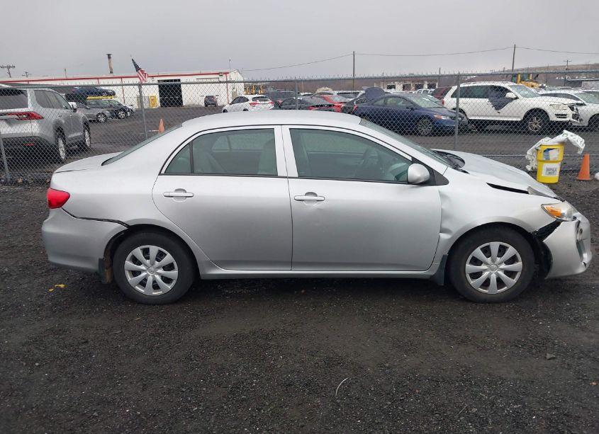 Photo 13 of 2013 Toyota Corolla L (VIN 2T1BU4EE0DC108140)