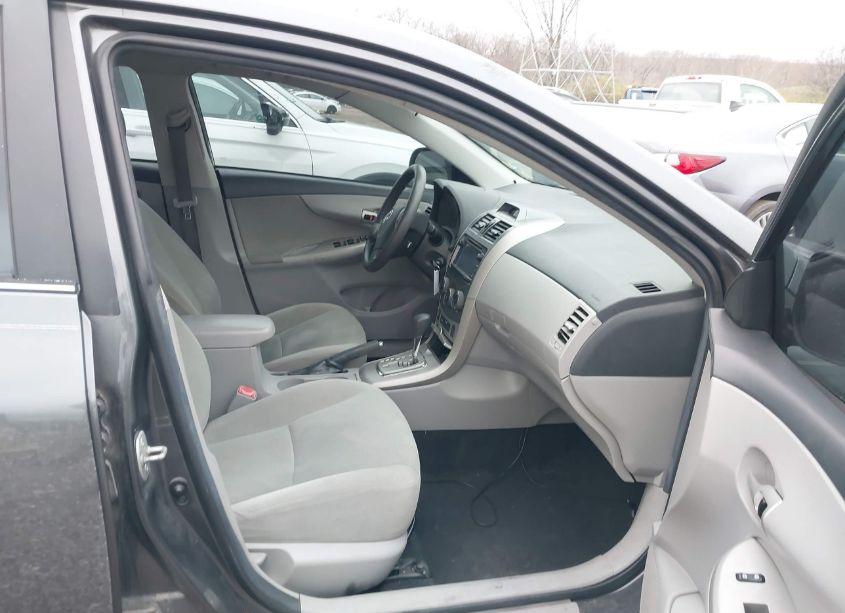 Photo 5 of 2013 Toyota Corolla LE (VIN 2T1BU4EE0DC109899)