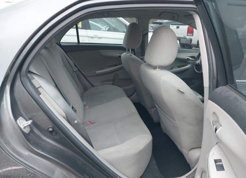 Photo 8 of 2013 Toyota Corolla LE (VIN 2T1BU4EE0DC109899)