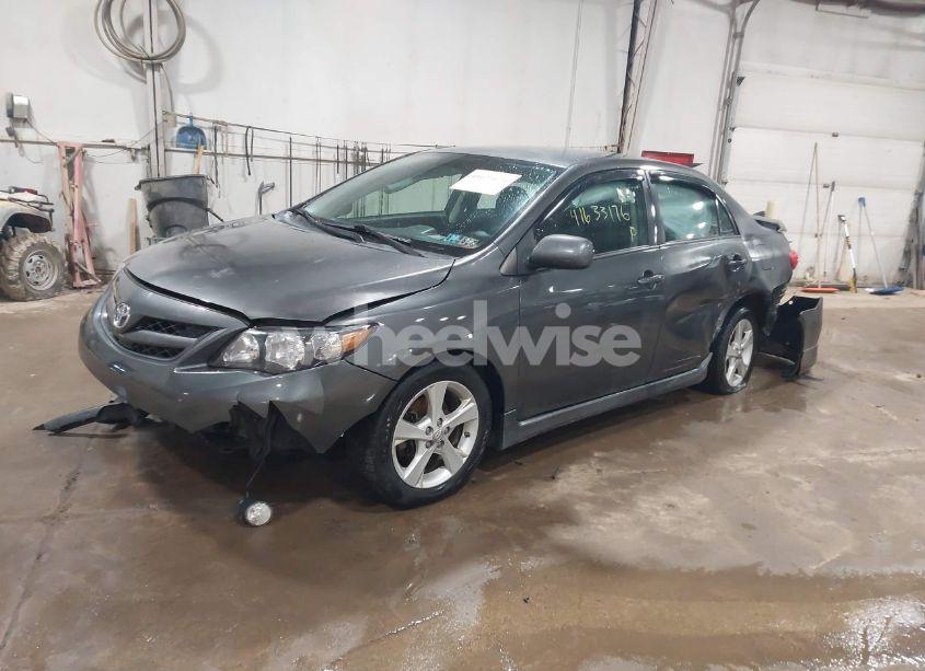 Photo 2 of 2013 Toyota Corolla S (VIN 2T1BU4EE0DC925835)