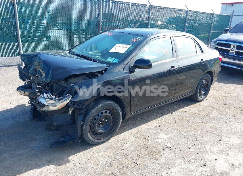 Photo 2 of 2013 Toyota Corolla LE (VIN 2T1BU4EE0DC946457)