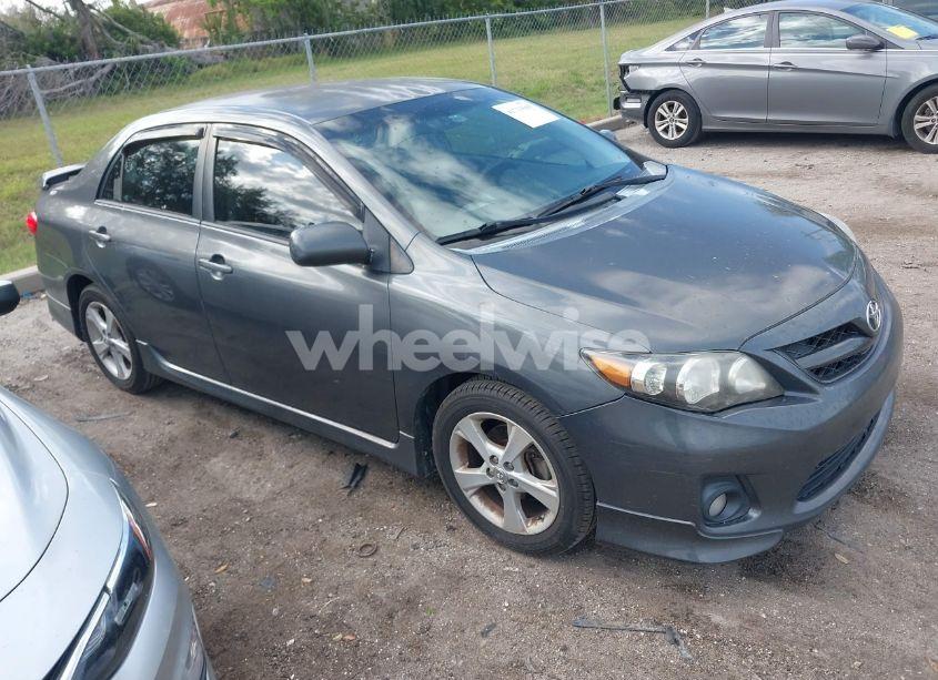 2013 Toyota Corolla S (VIN 2T1BU4EE0DC960651) main photo