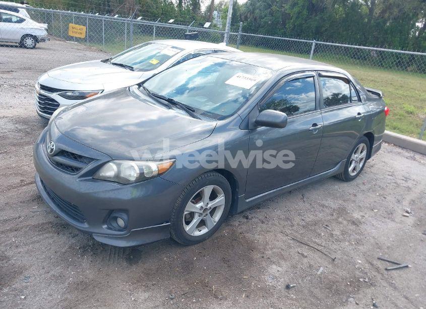 Photo 2 of 2013 Toyota Corolla S (VIN 2T1BU4EE0DC960651)