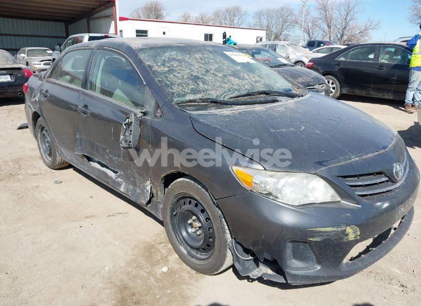 2013 Toyota Corolla LE (VIN 2T1BU4EE0DC981161) main photo