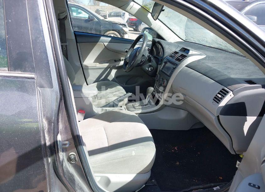 Photo 5 of 2013 Toyota Corolla LE (VIN 2T1BU4EE0DC981161)