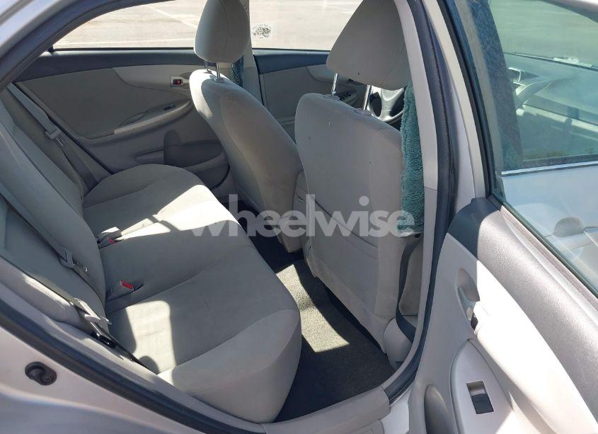 Photo 8 of 2013 Toyota Corolla LE/LE SPECIAL EDITION (VIN 2T1BU4EE0DC989115)