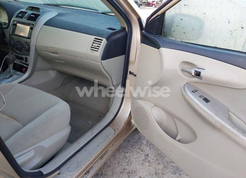 Photo 5 of 2013 Toyota Corolla LE (VIN 2T1BU4EE0DC994475)