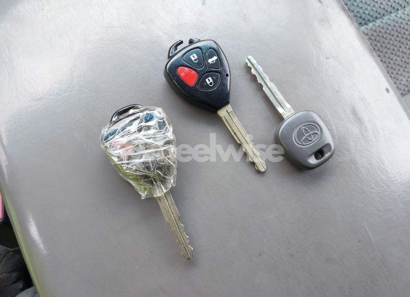 Photo 11 of 2010 Toyota Corolla S (VIN 2T1BU4EE1AC495762)