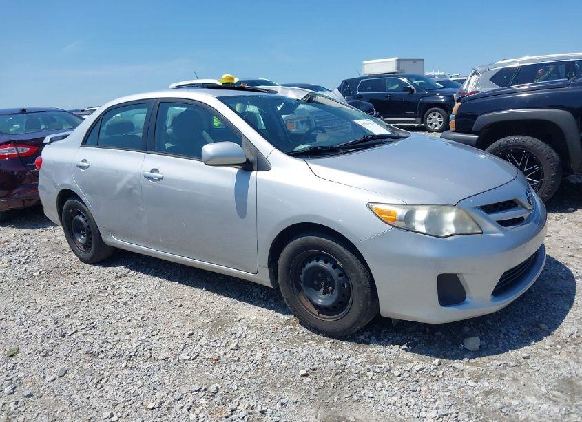 2011 Toyota Corolla LE (VIN 2T1BU4EE1BC572096) main photo